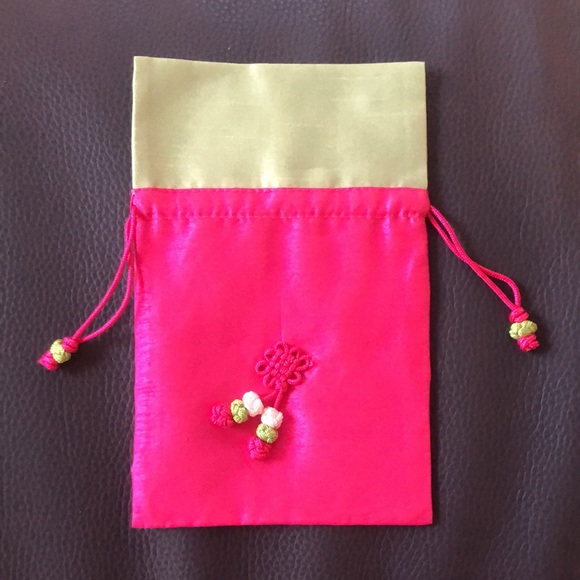 ⭐️NEW 2 Drawstring Pouches - Picture 6 of 9